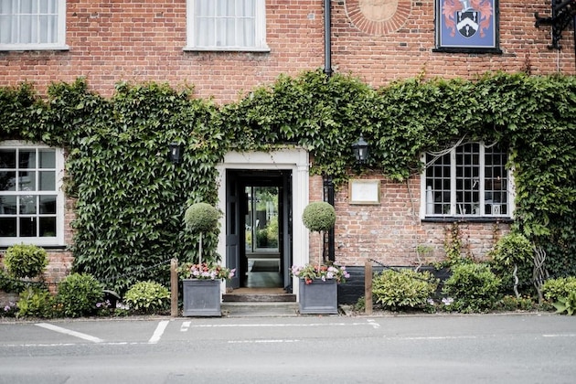 Gallery - The Hind's Head