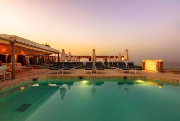 Gallery - Iakinthos Tsilivi Beach