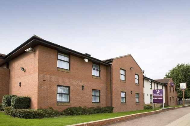 Gallery - Premier Inn London Romford West