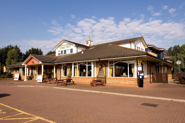 Gallery - Premier Inn Cardiff City South
