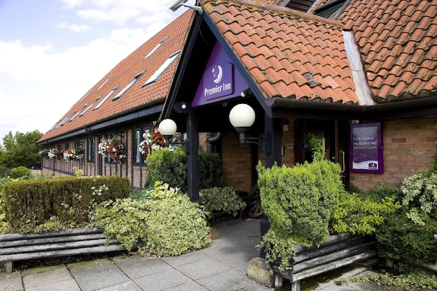 Gallery - Premier Inn Milton Keynes South