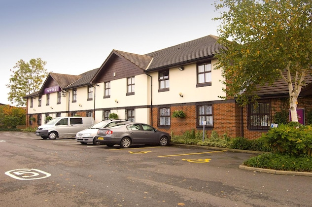Gallery - Premier Inn Oldham (Broadway)