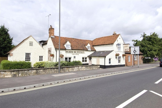 Gallery - Premier Inn Aylesbury