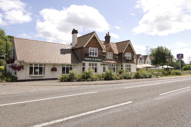 Gallery - Premier Inn Dunstable South A5