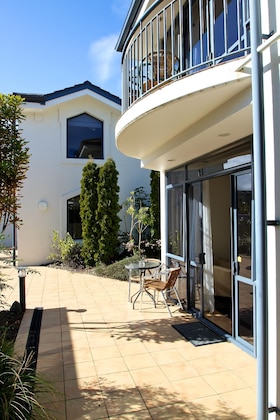 Gallery - Delorenzo's Studio Apartments