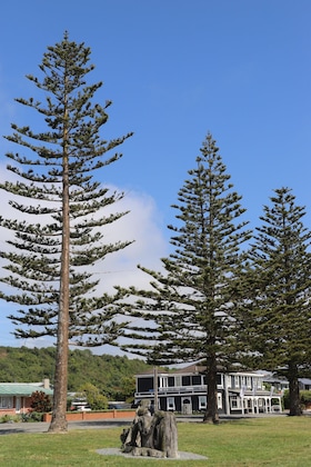 Gallery - Sierra Beachfront Motel