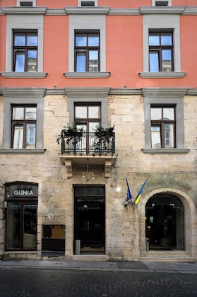 Gallery - Rudolfo