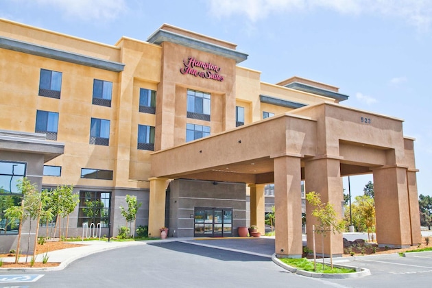 Gallery - Hampton Inn & Suites Salinas