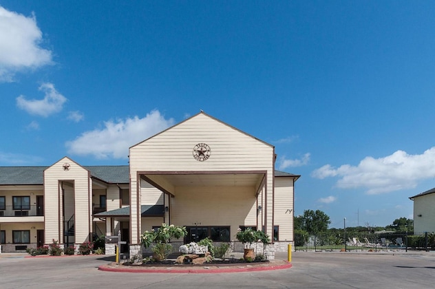 Gallery - Lone Star Inn & Suites