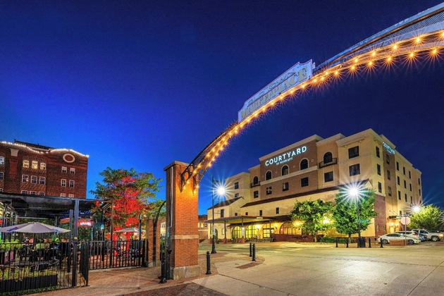 Gallery - Courtyard By Marriott Wichita At Old Town