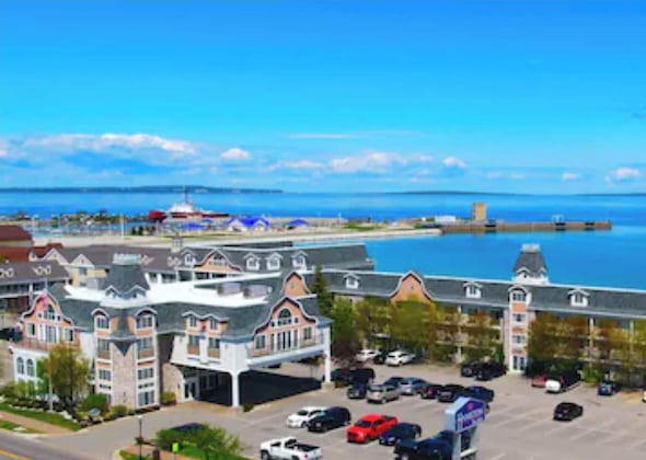 Gallery - Hamilton Inn Select Beachfront Mackinaw City