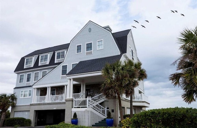 Gallery - Elizabeth Pointe Lodge