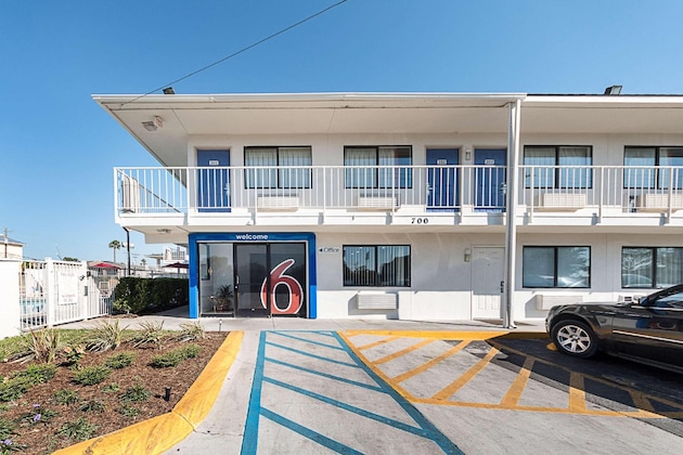 Gallery - Motel 6 Mcallen