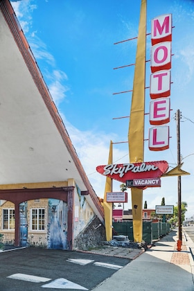 Gallery - Sky Palm Motel