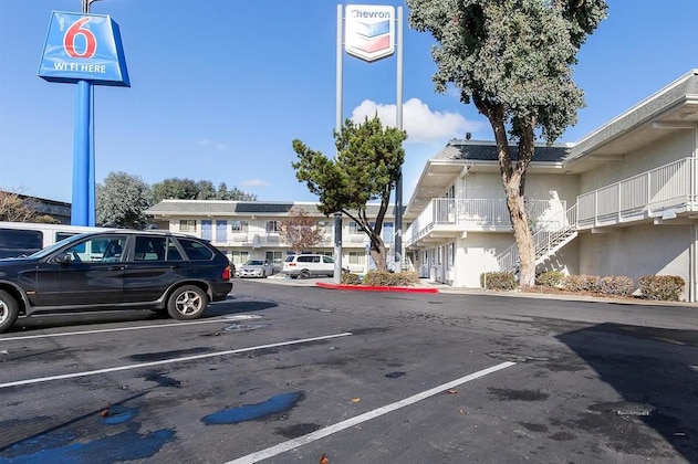 Gallery - Motel 6 Hayward