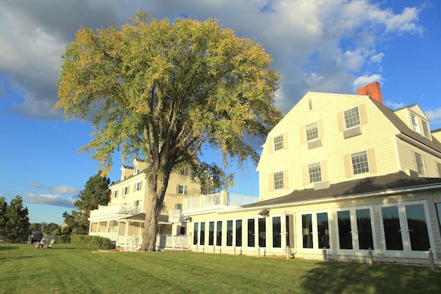 Gallery - Breakwater Inn