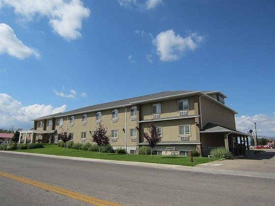Gallery - The Landmark Inn & Suites