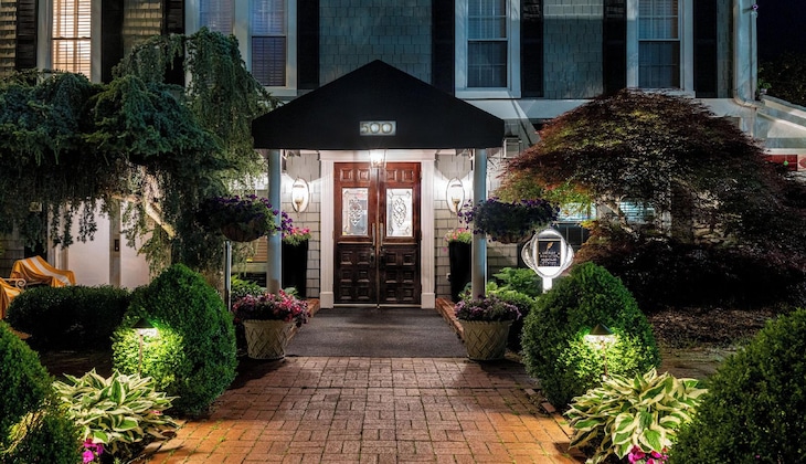 Gallery - Chateau Inn And Suites