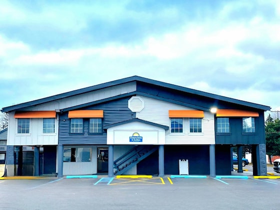 Gallery - Days Inn & Suites By Wyndham Port Huron