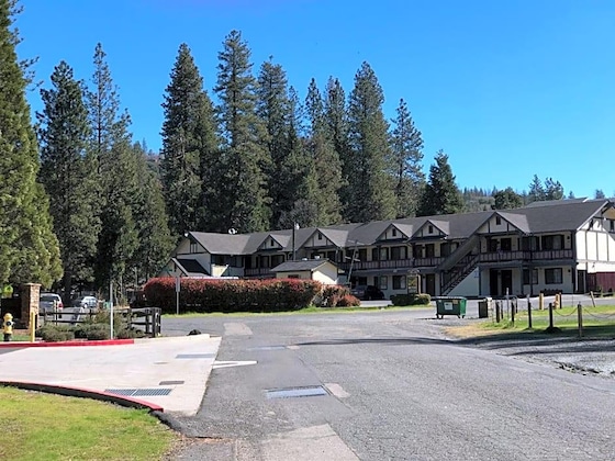 Gallery - Wildwood Inn