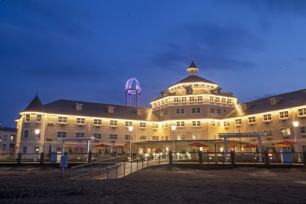 Gallery - Cedar Point's Hotel Breakers