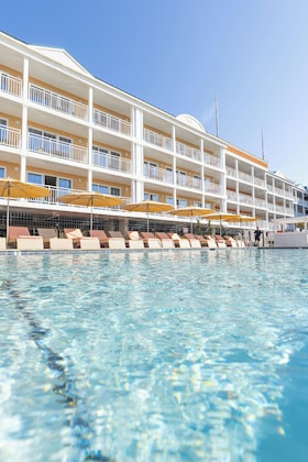 Gallery - La Mer Beachfront Resort