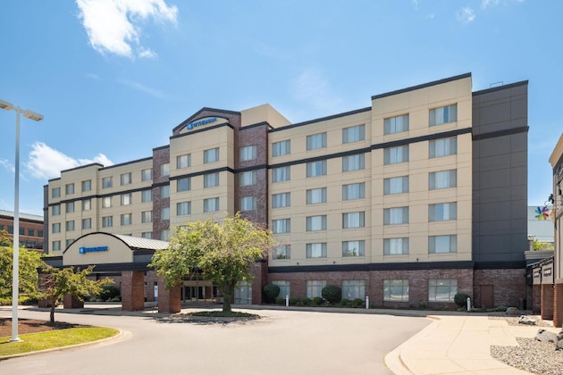 Gallery - Wyndham Moline On John Deere Commons
