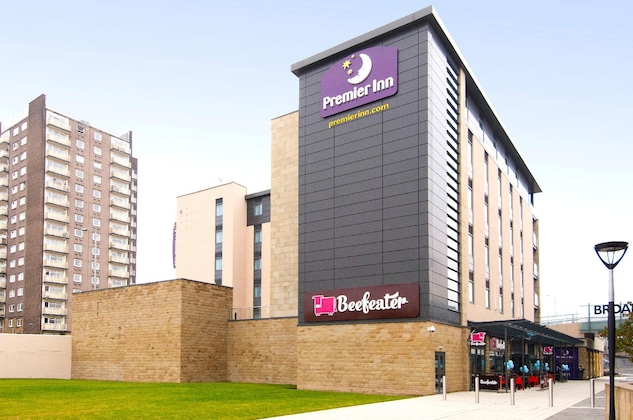 Gallery - Premier Inn Halifax Town Centre
