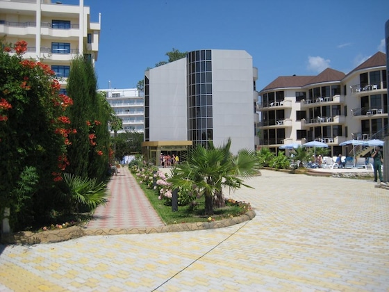 Gallery - Holiday Hotel