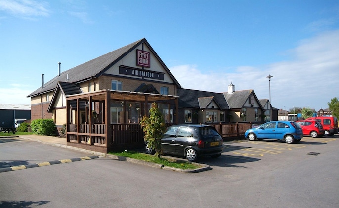 Gallery - Premier Inn Blackpool Airport