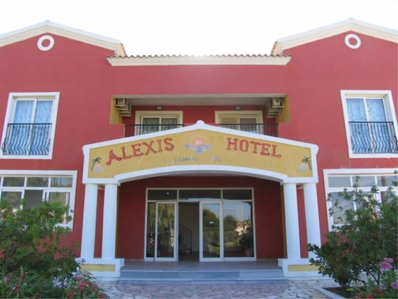 Gallery - Alexis Pool Apartments