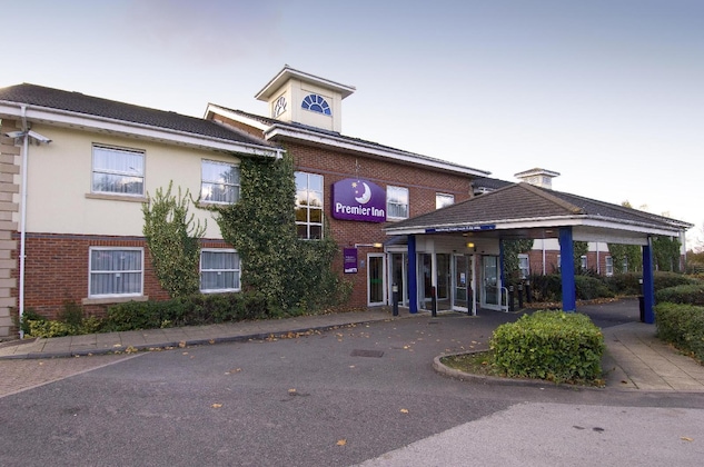 Gallery - Premier Inn Rugby North (Newbold)