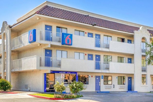 Gallery - Motel 6 Phoenix West