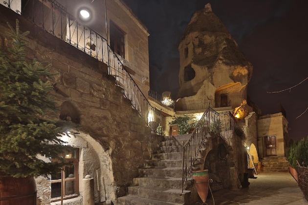 Gallery - Amber Cave Suites