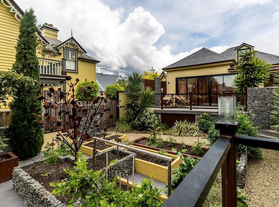 Gallery - Corinda Contemporary