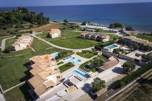 Gallery - Stigmes Villas & Suites