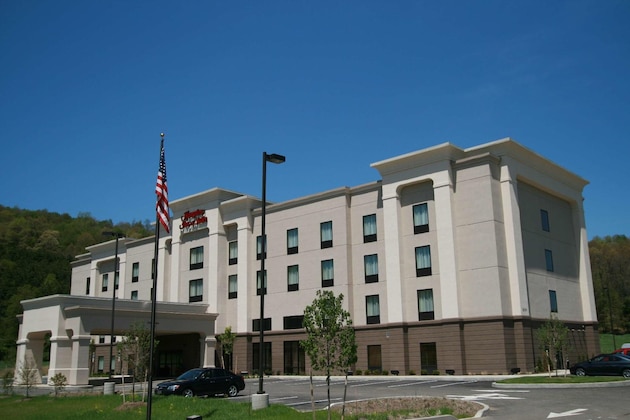 Gallery - Hampton Inn & Suites Warren