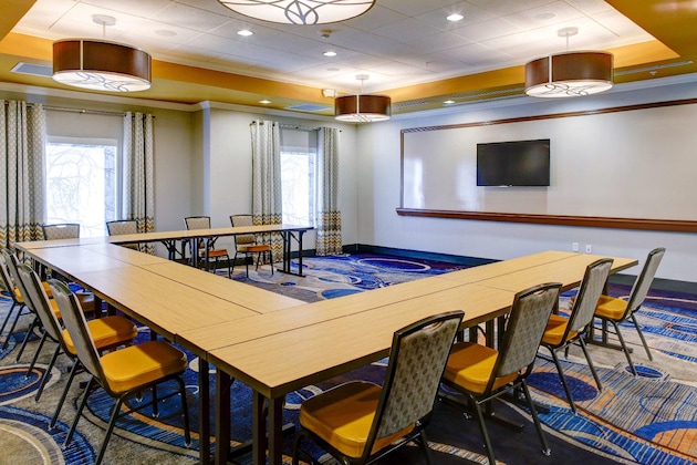 Gallery - Hampton Inn & Suites Columbus