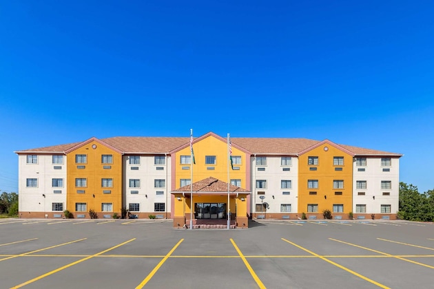 Gallery - Days Inn & Suites By Wyndham Mcalester