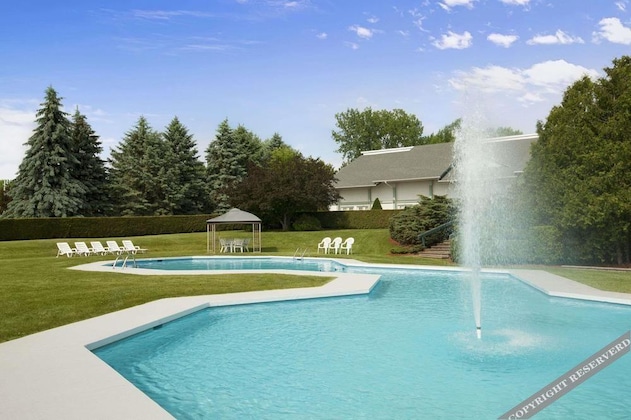 Gallery - Days Inn Shelburne Burlington