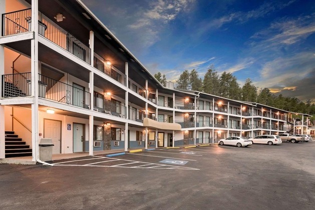 Gallery - Super 8 By Wyndham Keystone Mt. Rushmore
