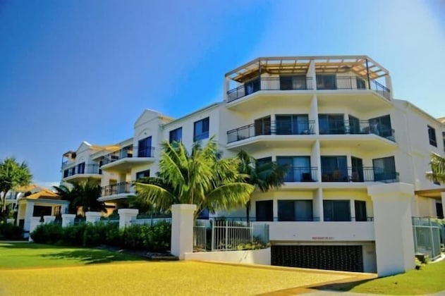 Gallery - The Breakers Yamba
