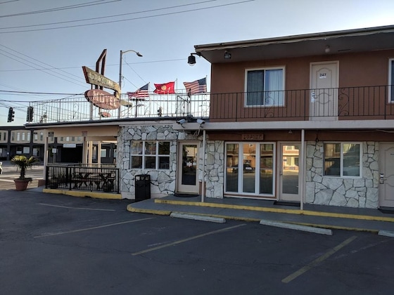 Gallery - La Hacienda Motel