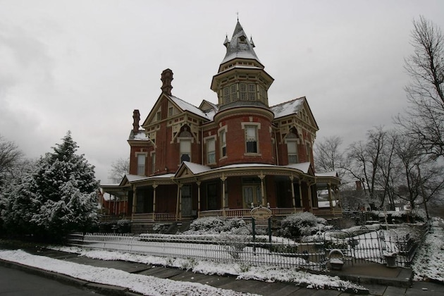 Gallery - The Empress of Little Rock