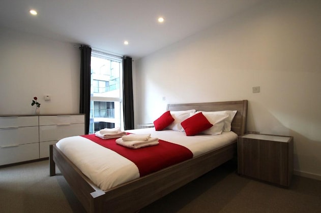 Gallery - One Bed Serviced Apt In Barbican