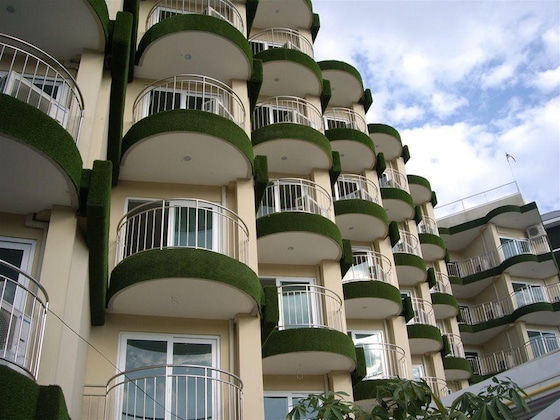 Gallery - Cy Condo