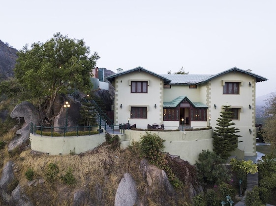 Gallery - The Colonial Manek Manor