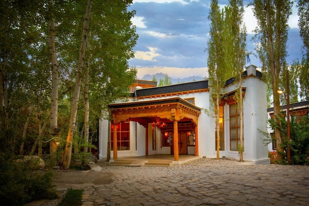 Gallery - Lha - Ri - Sa Resort