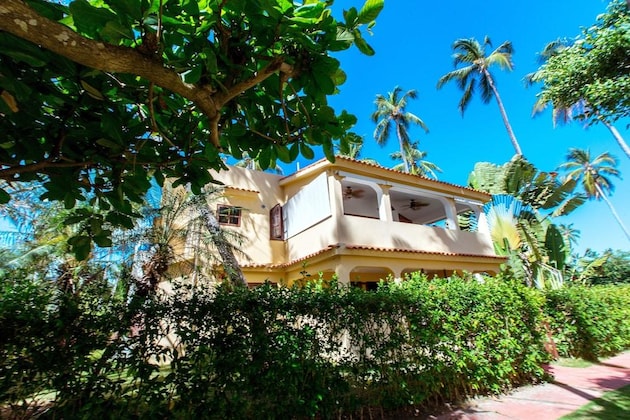 Gallery - Los Corales Tropical Beach Resort & Spa