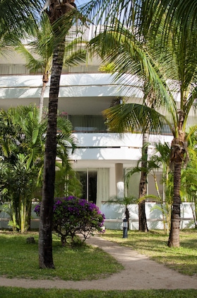 Gallery - Billionaire Beachfront Apartments